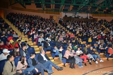 Acto de presentación de la murga teldense Los Nietos de Sarymanchez en el Teatro Víctor Jara de Vecindario (Foto Francisco Javier Santana)